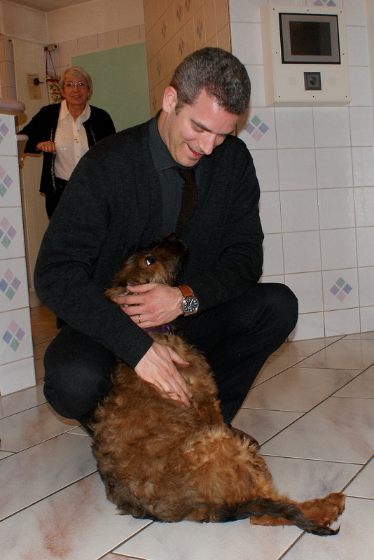 2011.03.22.C-alom_Celie-and-her-owner.JPG